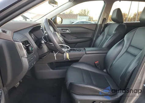 2021 Nissan Rogue Sv z USA, uszkodzony, nr VIN 5N1AT3BB8MC736762